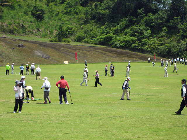 皆さん真剣にプレーされてます。