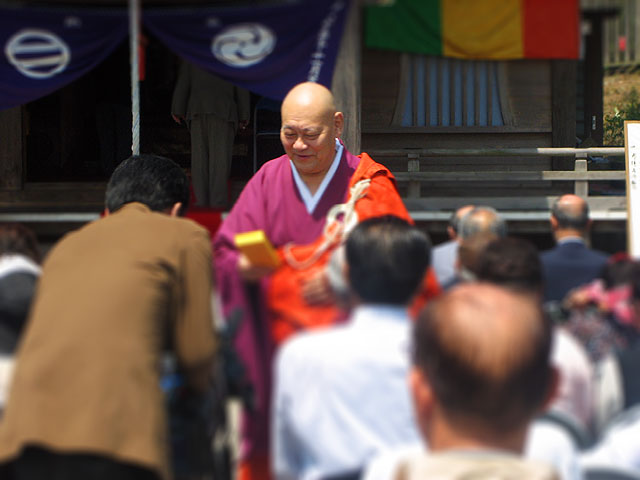 有馬頼底猊下と参詣者